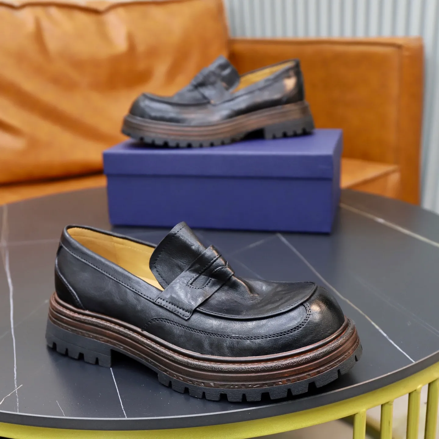 Ex-factory price: 520💰 [Dior] Dior's new casual men's shoes are launched in Hong Kong counters. Official website 1:1 production. Italian washed cowhide + water-dyed leather lining. Designed by European and American masters. Perfect shape to create counter quality, solid color rubber wear-resistant outsole and classic dazzling head! Super versatile and very comfortable. High-end without losing taste, fashionable and novel! ! Absolute focus! 3 colors available! Code number 38-45